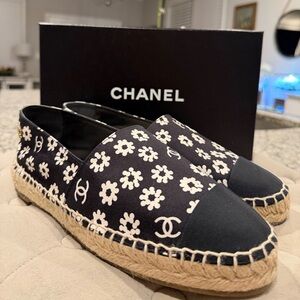 CHANEL 2022 Spring Summer Black and White Floral Espadrilles